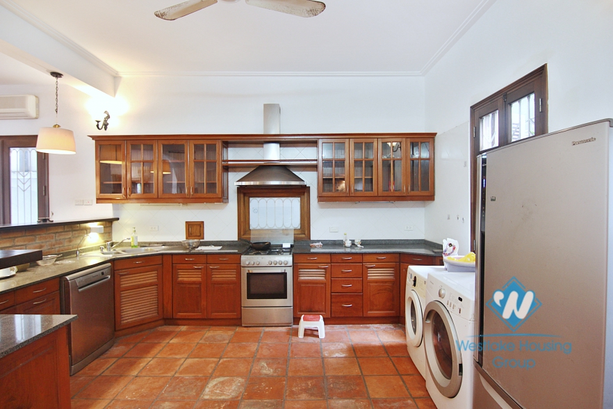 Cosy house with large yard and garden for lease in Xuan Dieu street, Tay Ho, Hanoi